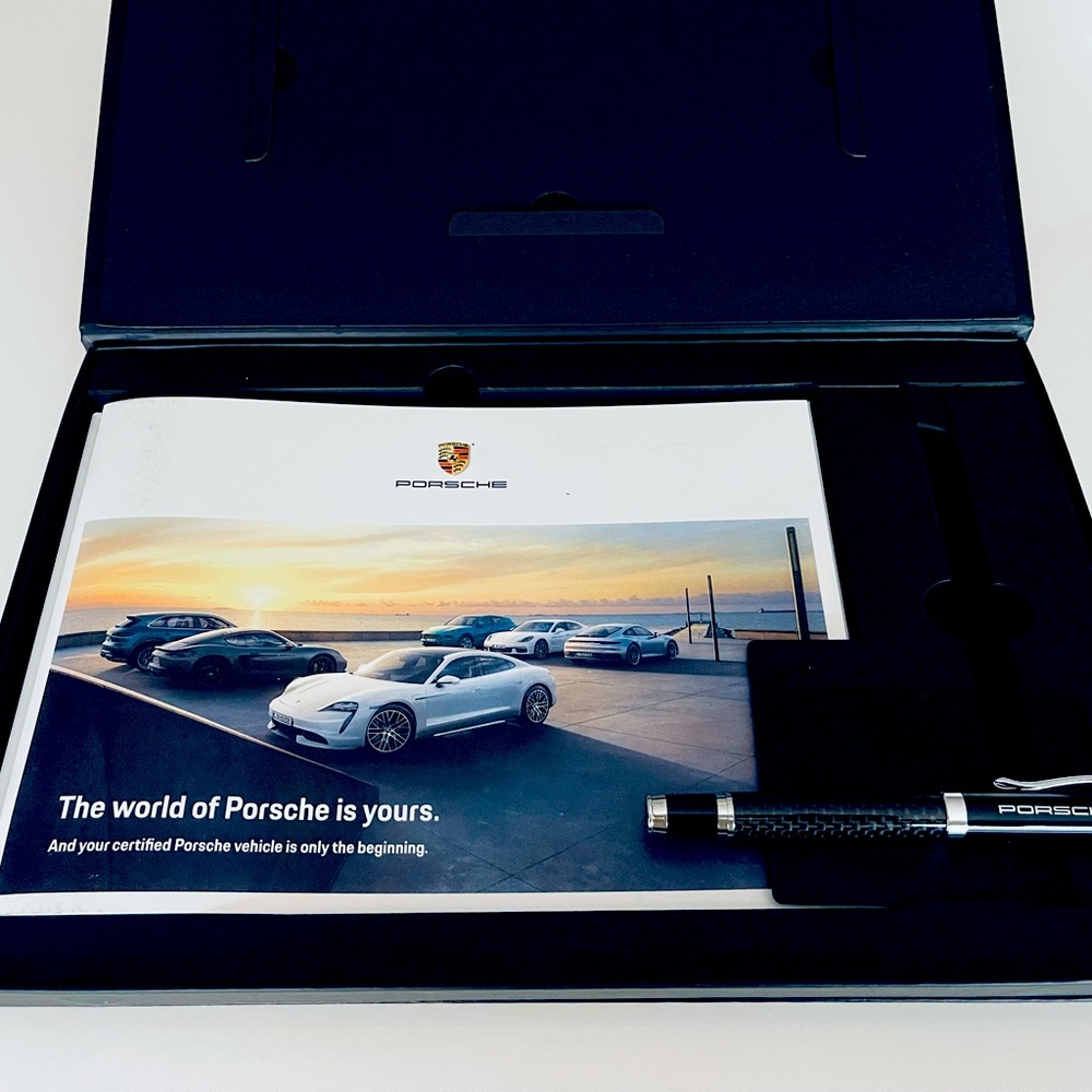 Porsche box with black pen & booklet (new)
